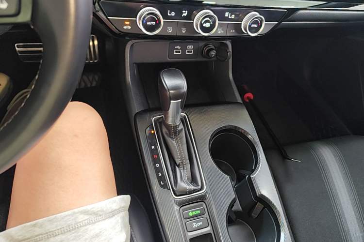 Used Honda Civic 2022 240TURBO CVT Dynamic Edition Gear Lever