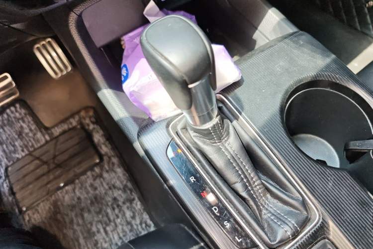 Used Honda Civic 2022 240TURBO CVT Dynamic Edition Gear Lever