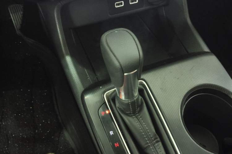 Used Honda Civic 2022 240TURBO CVT Dynamic Edition Gear Lever