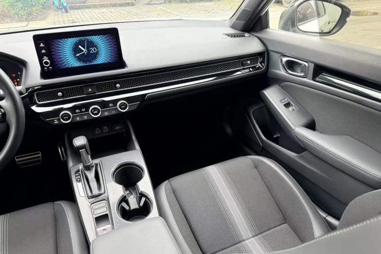Used Honda Civic 2022 240TURBO CVT Dynamic Edition Interior 1