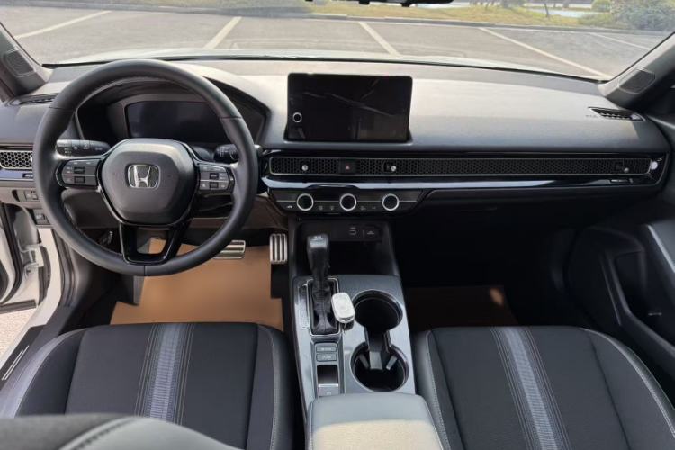 Used Honda Civic 2022 240TURBO CVT Dynamic Edition Interior 1
