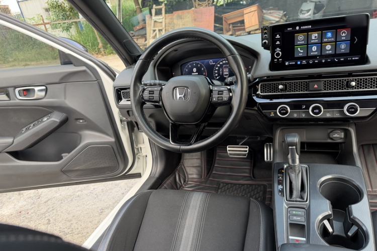 Used Honda Civic 2022 240TURBO CVT Dynamic Edition Interior 10