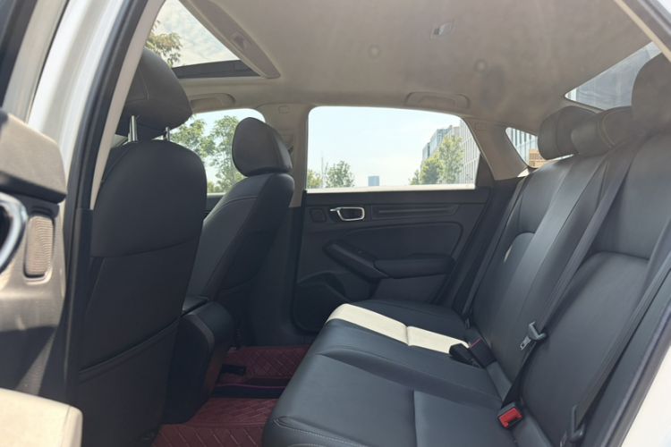 Used Honda Civic 2022 240TURBO CVT Dynamic Edition Interior 10