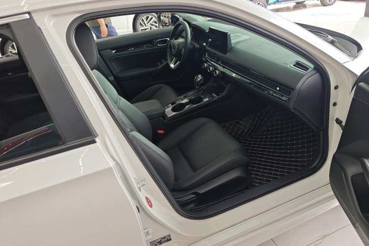 Used Honda Civic 2022 240TURBO CVT Dynamic Control Version Interior 10