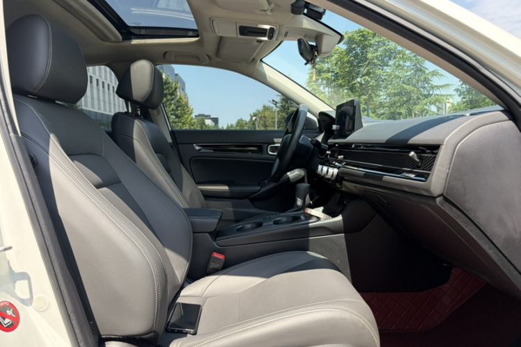 Used Honda Civic 2022 240TURBO CVT Dynamic Edition Interior 12