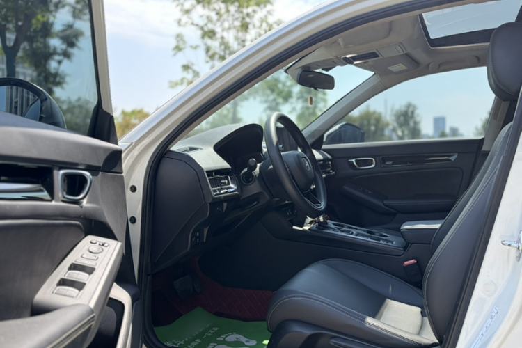 Used Honda Civic 2022 240TURBO CVT Dynamic Edition Interior 15