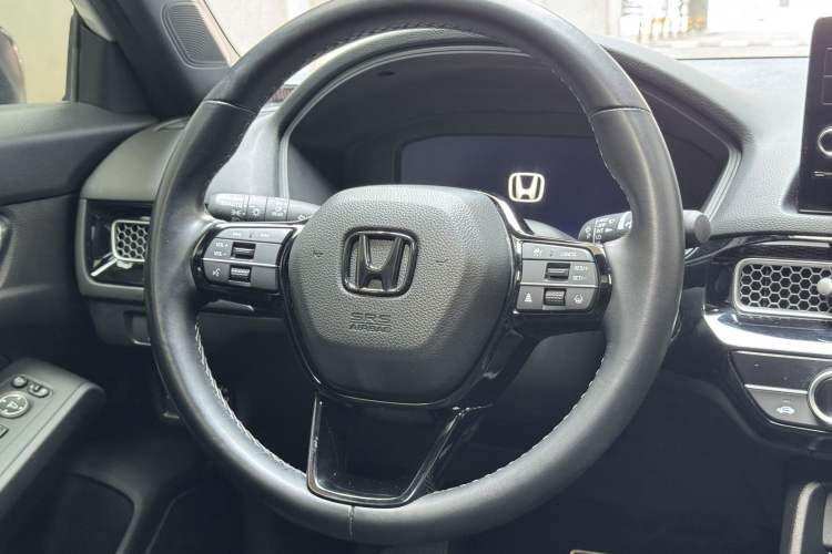 Used Honda Civic 2022 240TURBO CVT Dynamic Edition Interior 2