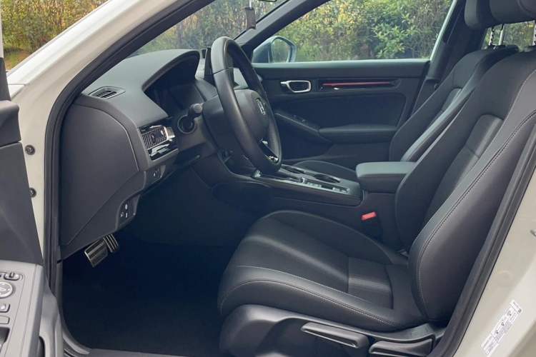 Used Honda Civic 2022 240TURBO CVT Dynamic Edition Interior 2