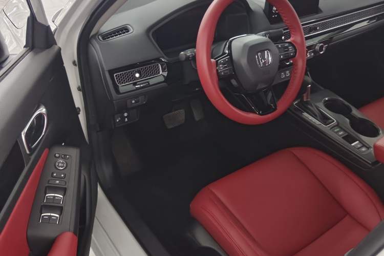 Used Honda Civic 2022 240TURBO CVT Dynamic Edition Interior 2