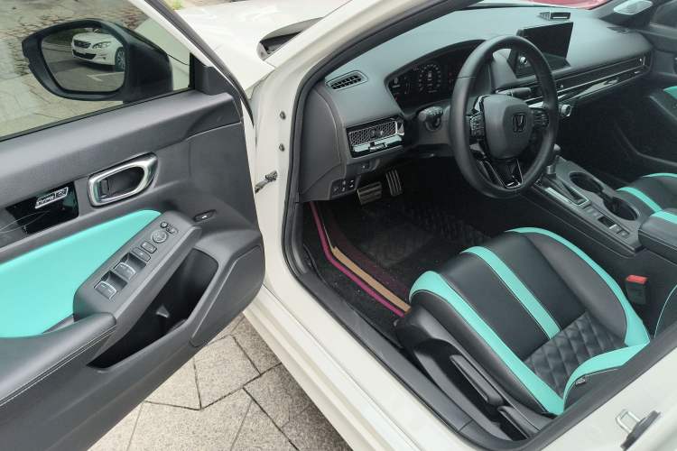 Used Honda Civic 2022 240TURBO CVT Dynamic Edition Interior 2