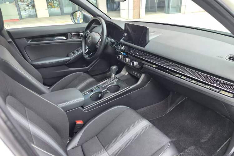 Used Honda Civic 2022 240TURBO CVT Dynamic Edition Interior 3