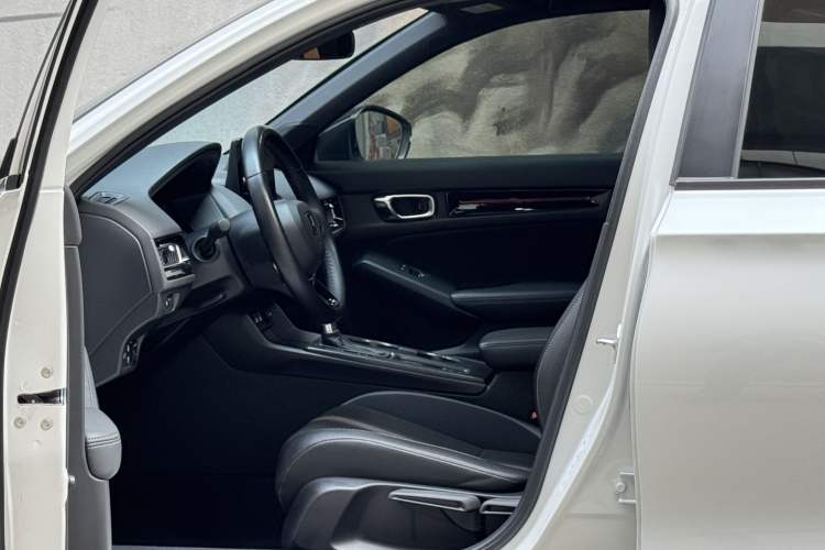 Used Honda Civic 2022 240TURBO CVT Dynamic Edition Interior 3