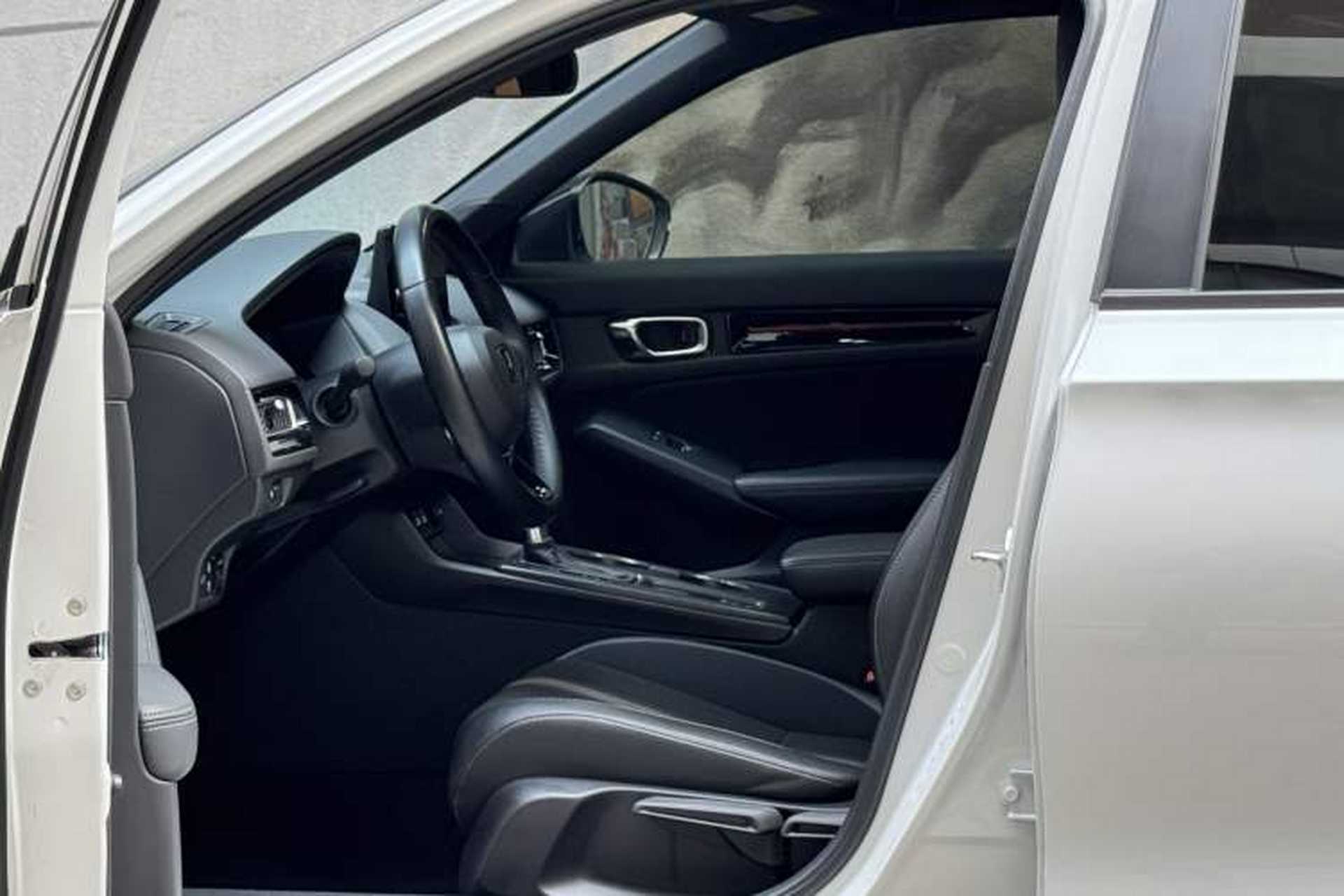 Used Honda Civic 2022 240TURBO CVT Dynamic Edition Interior 3
