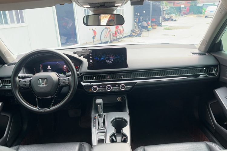 Used Honda Civic 2022 240TURBO CVT Dynamic Edition Interior 3