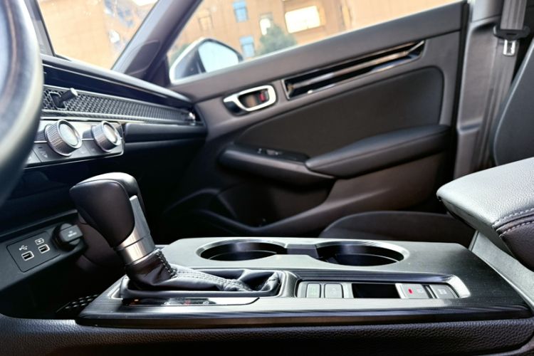 Used Honda Civic 2022 240TURBO CVT Dynamic Edition Interior 3