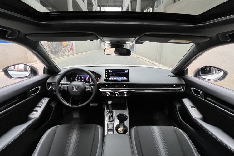 Used Honda Civic 2022 240TURBO CVT Dynamic Edition Interior 3