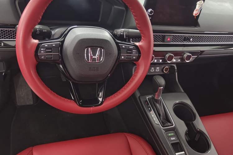 Used Honda Civic 2022 240TURBO CVT Dynamic Edition Interior 3
