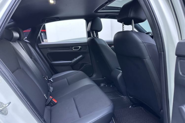 Used Honda Civic 2022 240TURBO CVT Dynamic Edition Interior 4
