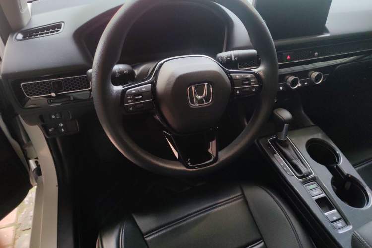 Used Honda Civic 2022 240TURBO CVT Dynamic Edition Interior 4