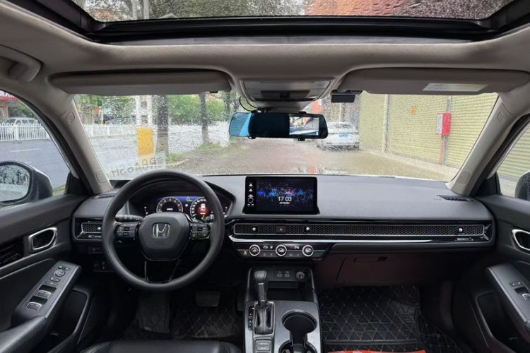Used Honda Civic 2022 240TURBO CVT Dynamic Edition Interior 4