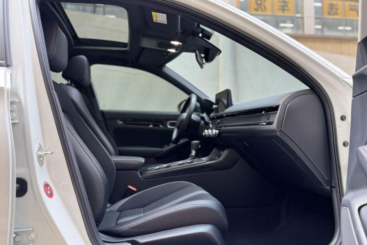 Used Honda Civic 2022 240TURBO CVT Dynamic Edition Interior 4