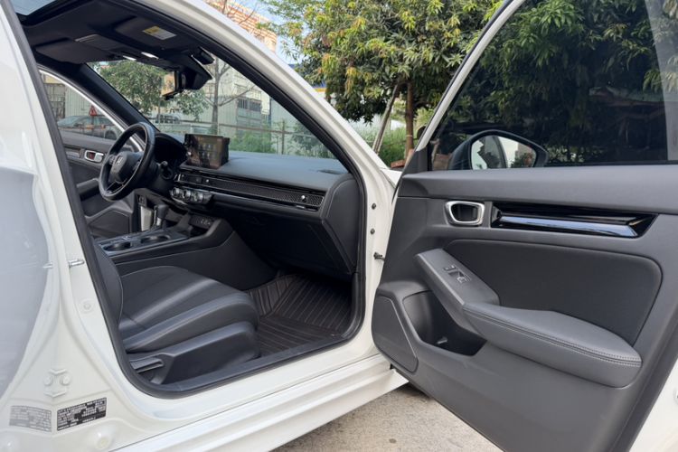 Used Honda Civic 2022 240TURBO CVT Dynamic Edition Interior 4