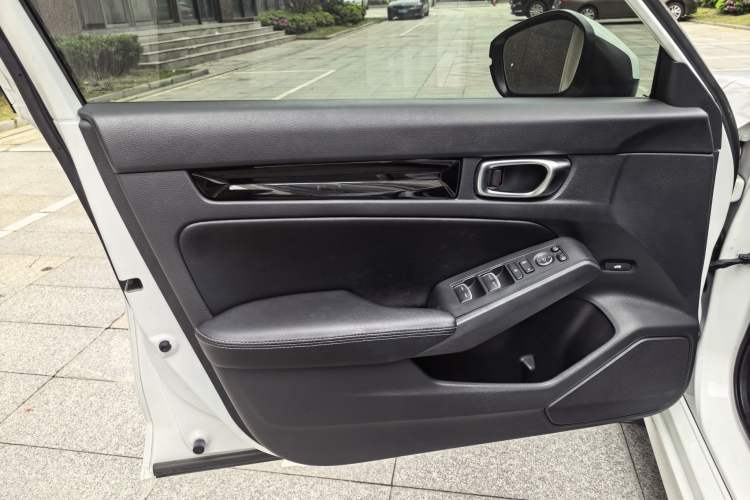 Used Honda Civic 2022 240TURBO CVT Dynamic Edition Interior 4