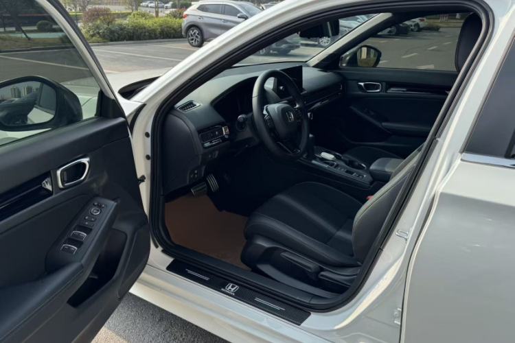 Used Honda Civic 2022 240TURBO CVT Dynamic Edition Interior 4