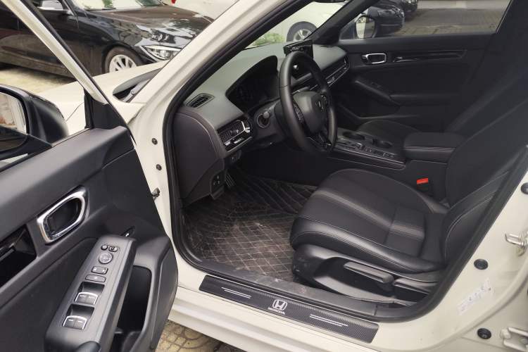 Used Honda Civic 2022 240TURBO CVT Dynamic Edition Interior 4