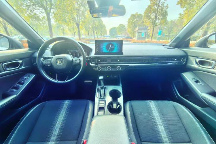 Used Honda Civic 2022 240TURBO CVT Dynamic Edition Interior 4
