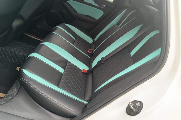 Used Honda Civic 2022 240TURBO CVT Dynamic Edition Interior 4
