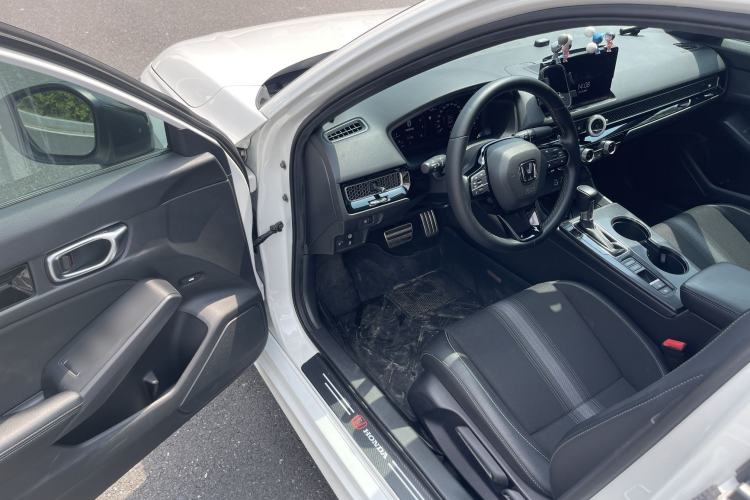 Used Honda Civic 2022 240TURBO CVT Dynamic Edition Interior 4