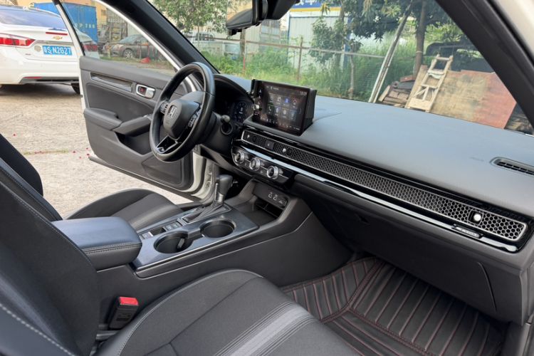 Used Honda Civic 2022 240TURBO CVT Dynamic Edition Interior 5