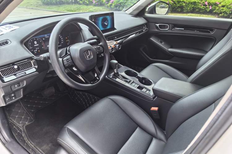 Used Honda Civic 2022 240TURBO CVT Dynamic Edition Interior 5