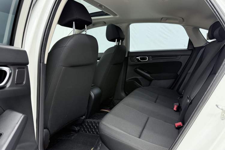 Used Honda Civic 2022 240TURBO CVT Dynamic Edition Interior 5