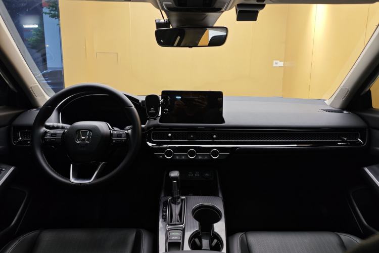 Used Honda Civic 2022 240TURBO CVT Dynamic Control Version Interior 6