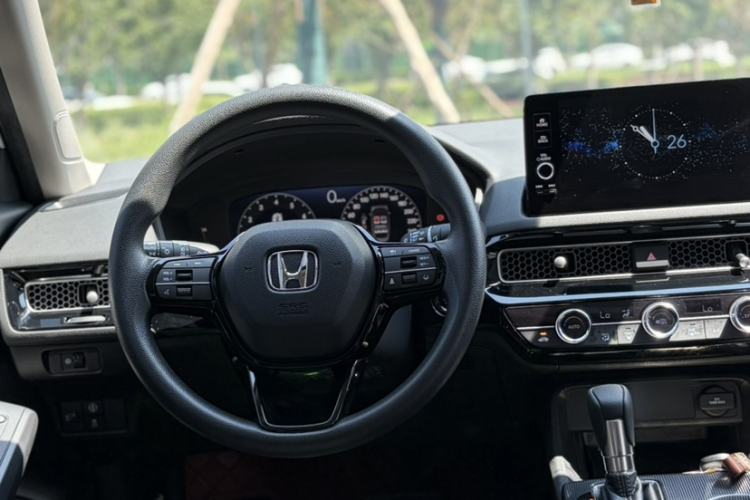 Used Honda Civic 2022 240TURBO CVT Dynamic Edition Interior 6