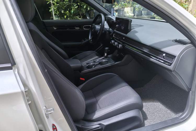 Used Honda Civic 2022 240TURBO CVT Dynamic Edition Interior 7