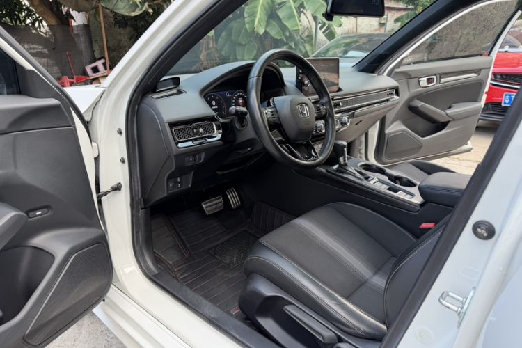 Used Honda Civic 2022 240TURBO CVT Dynamic Edition Interior 7