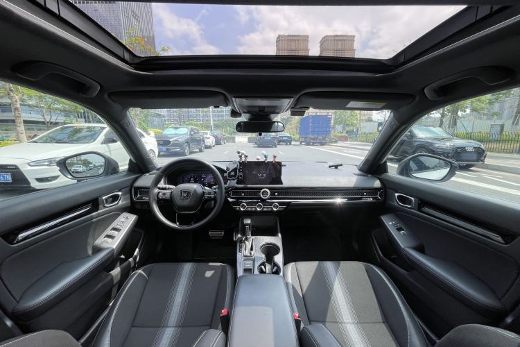 Used Honda Civic 2022 240TURBO CVT Dynamic Edition Interior 7