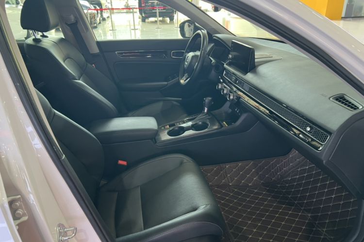 Used Honda Civic 2022 240TURBO CVT Dynamic Control Version Interior 8