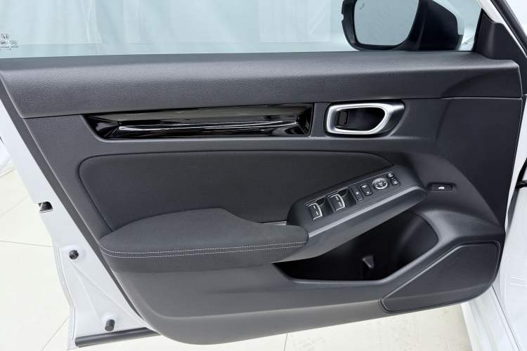Used Honda Civic 2022 240TURBO CVT Dynamic Edition Interior 8