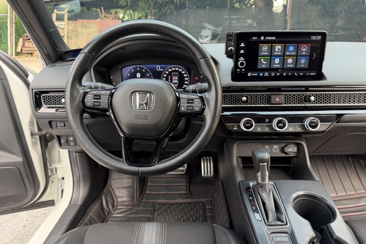 Used Honda Civic 2022 240TURBO CVT Dynamic Edition Interior 9