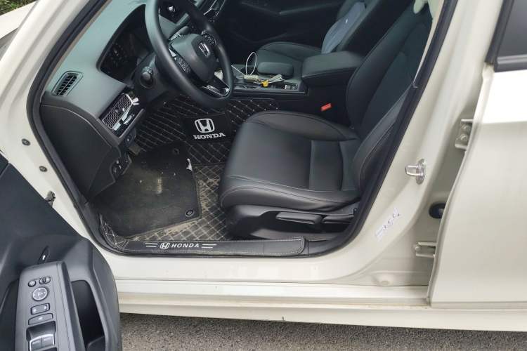 Used Honda Civic 2022 240TURBO CVT Dynamic Edition Left Front Seat