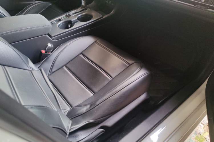 Used Honda Civic 2022 240TURBO CVT Dynamic Edition Left Front Seat