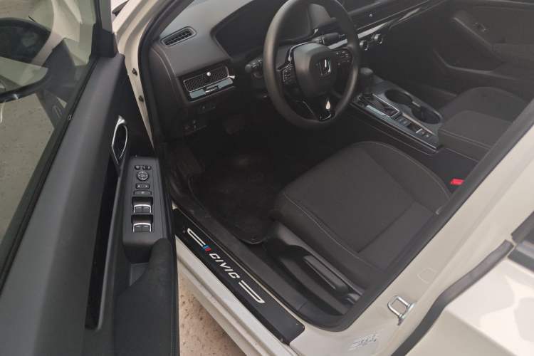 Used Honda Civic 2022 240TURBO CVT Dynamic Edition Left Front Seat