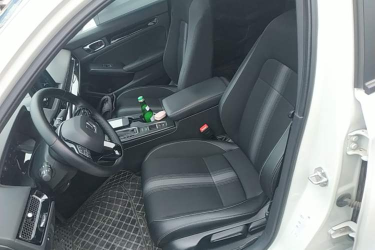 Used Honda Civic 2022 240TURBO CVT Dynamic Edition Left Front Seat