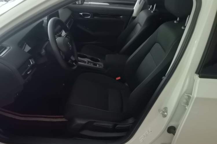 Used Honda Civic 2022 240TURBO CVT Dynamic Edition Left Front Seat