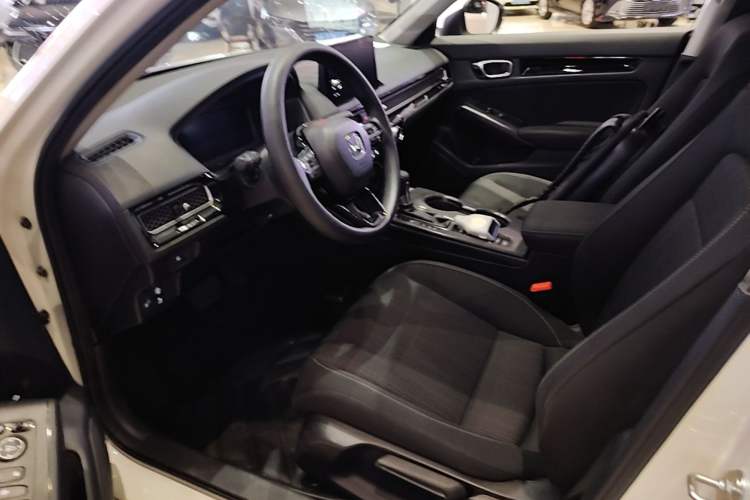 Used Honda Civic 2022 240TURBO CVT Dynamic Edition Left Front Seat