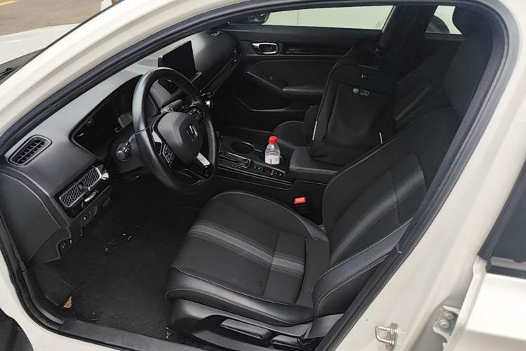 Used Honda Civic 2022 240TURBO CVT Dynamic Edition Left Front Seat